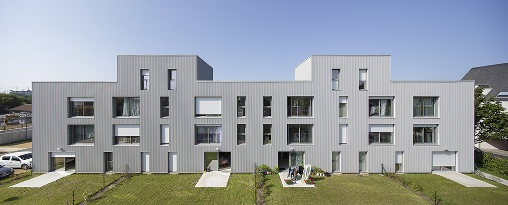 20 logements à Saint Brieuc - 22 - Façade sud du petit collectif de 16 logements - Photo © Frédéric Baron