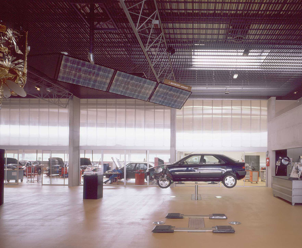 centre de formation des métiers de l'automobile à Saint Brieuc - 22 - garage - photo Luc Boegly ©