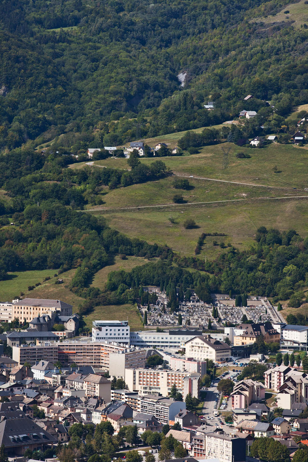 extensions de l'hôpital de Saint-Jean de Maurienne – 73 - vue lointaine - photo Luc Boegly ©