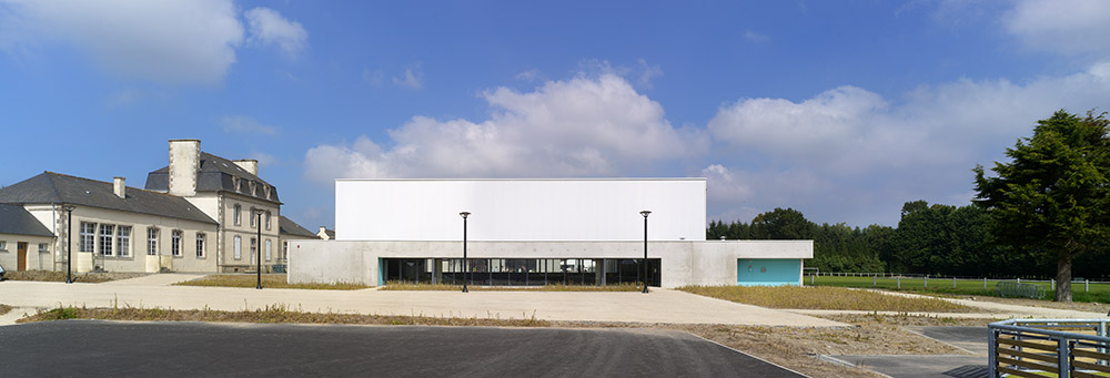 salle polyvalente, salle de sports, groupe scolaire, restauration scolaire et CLSH à Corseul - 22 - Photo Luc Boegly ©