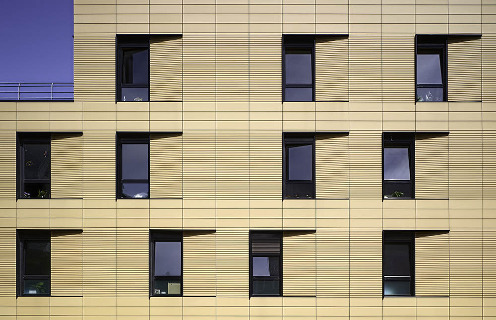 hôpital le Secq de Crépy à Boulay - 57<br /> - façade en terre cuite - photo Luc Boegly ©