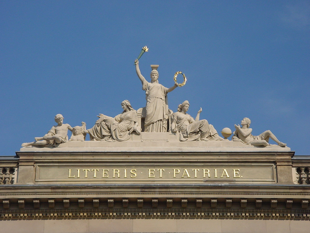 palais universitaire à Strasbourg - 67 - rénovation des statues - groupe central après intervention